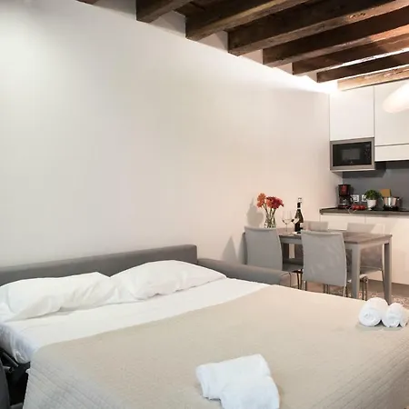 Venetian Mood Private