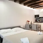 Venetian Mood Private